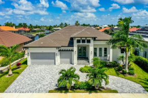 New Listing I Luxurious Waterfront 4 Bed Island Retreat